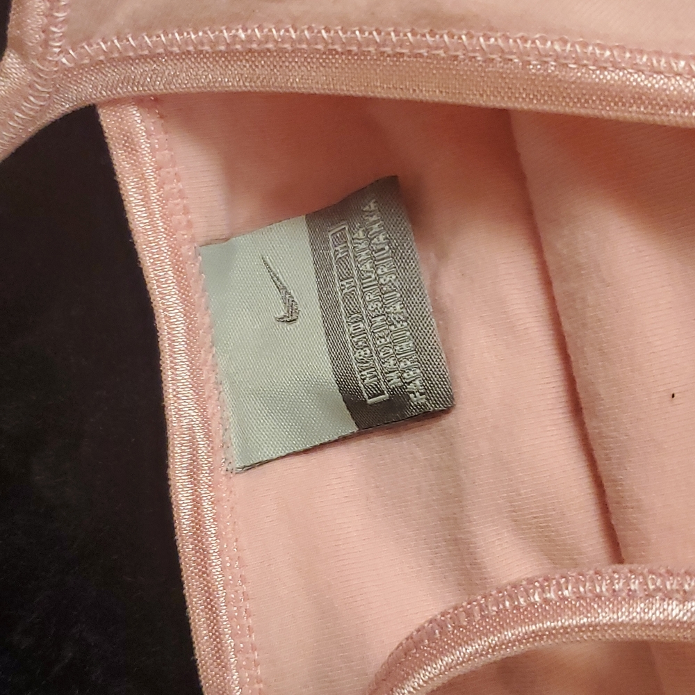 Nike - Picture 3 of 4